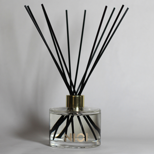Coconut and lime 200ml diffuser black reeds by Nioi gold logo